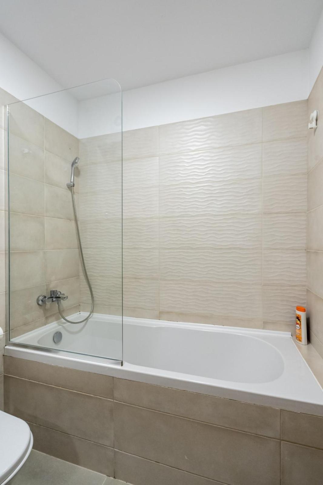 A Home Away - Politehnica Park บูคาเรสต์ ภายนอก รูปภาพ
