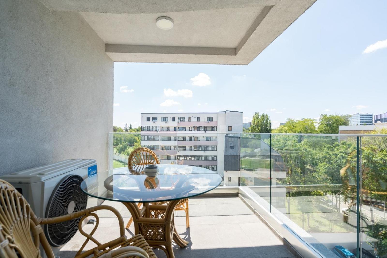 A Home Away - Politehnica Park บูคาเรสต์ ภายนอก รูปภาพ